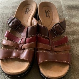 Clark’s neither earth tone ladies sandals 7.5